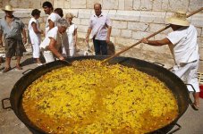 large-pan-of-paella-at-the-wine-festival-high-res-stock-photography-140495484-1552511082.jpg