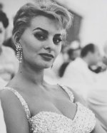 2020-06-03 05.13.53 2323241852767880087_sophialoren.jpg