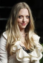 916649295_Amanda_Seyfried_arrives_at_the_2011_vanity_fair_oscar_party_in_west_hollywood_05_122...jpg