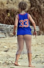 Rihanna 5.jpg