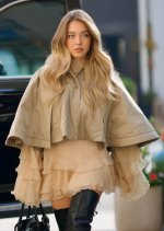 Sydney_Sweeney_Out_in_Beverly_Hills_08-09-2024__1_.jpg