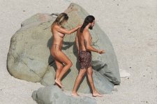 Heidi_Klum_topless_on_beach_Getaway_in_St._Barts_06.jpg