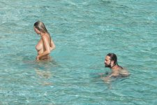 Heidi_Klum_topless_on_beach_Getaway_in_St._Barts_13.jpg