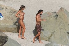 Heidi_Klum_topless_on_beach_Getaway_in_St._Barts_22.jpg