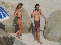 Heidi_Klum_topless_on_beach_Getaway_in_St._Barts_23.jpg