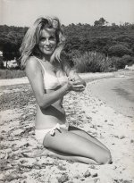 catherine-deneuve-jeune-01.jpg