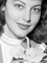 Ava Gardner, 1945.jpg