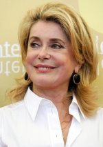 catherine-deneuve-presidente-di-giuria-di-venezia-2006-29846.jpg