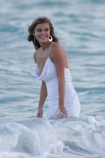 Nina-Agdal-2013-photoshoot-for-Bebe-at-a-beach-in-Miami--20.jpg