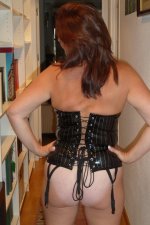 PUTA corset 004.jpg