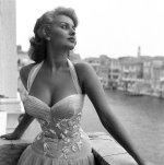 2020-05-30 19.48.44 2320783088403491503_sophialoren.jpg