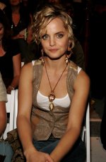 Mena_Suvari_213.jpg