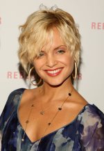 Mena_Suvari_300.jpg