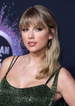 78007-Taylor-Swift-sexy-8-TheFappeningTop.com_-732x1024.jpg