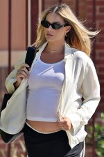 Margot_Robbie_Out_in_Santa_Monica_09-21-2024__1_.jpg