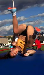 clara-fernandez-pole-vault-v0-n7grsum7amzb1.jpg