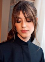 daisy-edgar-jones-portrait-october-2024-2.jpg