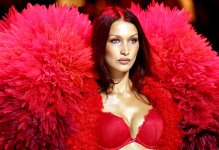 Bella Hadid 6.jpg