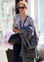 jessica-chastain-out-and-about-in-new-york-11-05-2024-6_thumbnail.jpg