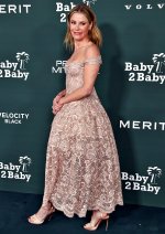 Julie_Bowen_at_2024_Baby2Baby_Gala_in_Los_Angeles_11-09-2024__10_.jpg