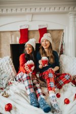 8 Easy At Home Holiday Photo Shoot Ideas.jpeg