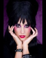 Estas fotos del maquillajazo de #elviramistressofthedark que me hizo @evaqmakeup - @evaq_mua n...jpg