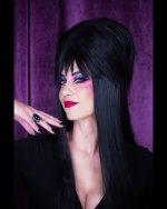 Estas fotos del maquillajazo de #elviramistressofthedark que me hizo @evaqmakeup - @evaq_mua n...jpg