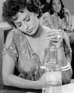 2020-05-29 04.40.47 2319601324621972895_sophialoren.jpg