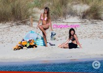 12936498_antonella_roccuzzo_bikini3.jpg