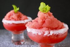 vista-de-las-copas-con-granizado-de-sandia-y-menta.jpg