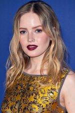 Ellie Bamber 6.jpg