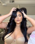 kyliejenner_75299398_486406115332853_4917501720120148109_n.jpg