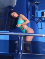 Kylie-Jenner-Booty-527.jpg