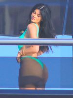 Kylie-Jenner-Booty-530.jpg