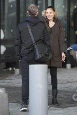 gal-gadot-arrives-at-jfk-airport-with-husband-yaron-versano-_3.jpg