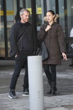 gal-gadot-arrives-at-jfk-airport-with-husband-yaron-versano-_4.jpg