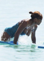 Serena-Williams-tits-popping-out-2.png