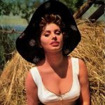 2020-05-28 09.54.26 2319034411183928112_sophialoren.jpg