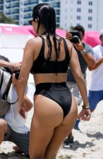 Kourtney-Kardashian-in-Black-Bikini-357-dd.jpg