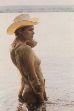 10633601_70016_ursulaandress_lui02_123_472lo.jpg