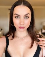 ana_d_armas_2023-02-26 - CpHFIpwr7Uo_1.jpg