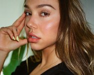 alexisren_50210684_388097888636028_9107297443142672695_n.jpg