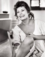2020-05-27 12.58.31 2318402290121802009_sophialoren.jpg