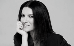 Laura_Pausini__030.png