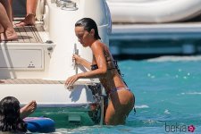 172262_aitana-darse-bano-mar-ibiza.jpg