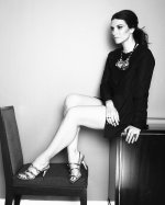 Laura-Pausini-Feet-5794561.jpg