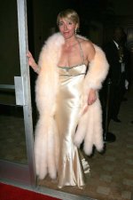 053308383_emma_thompson_at_the_weinsteinGoldenGlobesAfterparty20062_123_378lo.jpg