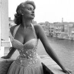 2020-05-27 06.57.38 2318220647774813529_sophialoren.jpg