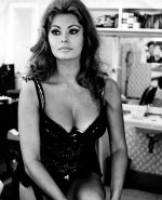 2020-05-27 04.13.38 2318138105189076804_sophialoren.jpg