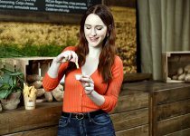 Rachel Brosnahan 4.jpg